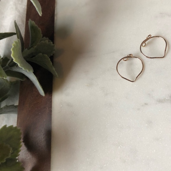 The Stevie Wave - (2 Rings) Simple Gold Wave Ring - Picture 2 of 4